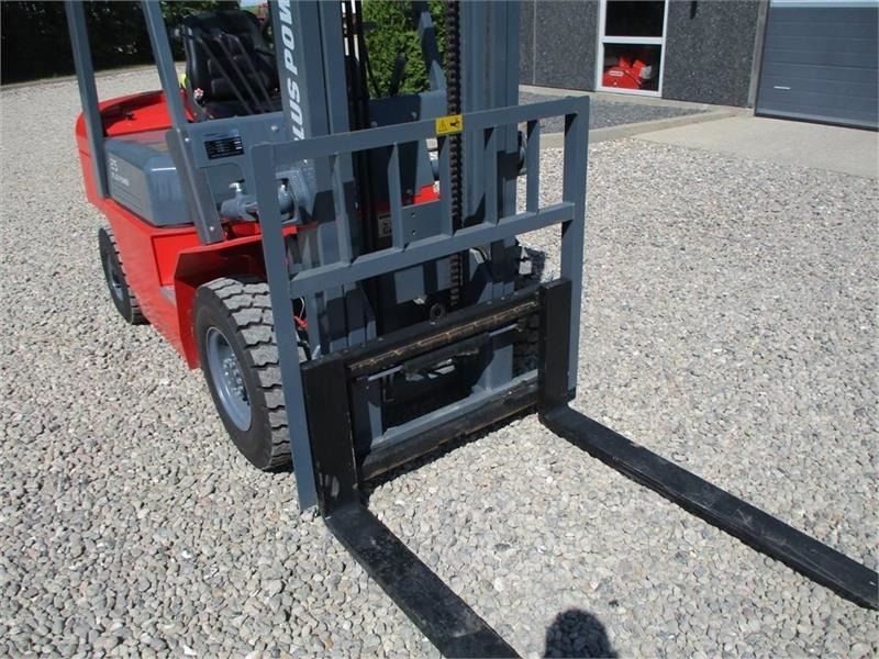 PlusPower 25 2500kg truck, med hydraulisk sideskif - Carretilla elevadora diésel: foto 3 PlusPower 25 2500kg truck, med hydraulisk sideskif - Carretilla elevadora diésel: foto 3