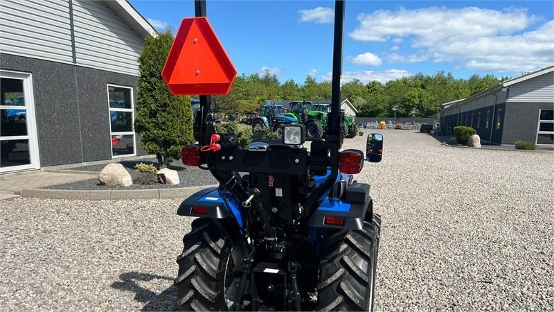 Solis S26 6+2 Gearmaskine med Servostyring og brede trak - Tractor: foto 4 Solis S26 6+2 Gearmaskine med Servostyring og brede trak - Tractor: foto 4