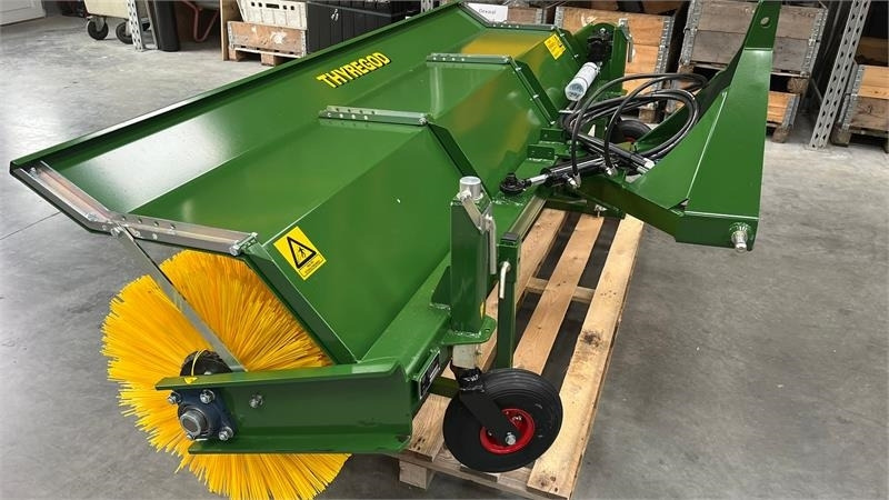 Thyregod TK 2800 med nylon børster og hydraulisk sving. bre - Barredora cucharón: foto 2 Thyregod TK 2800 med nylon børster og hydraulisk sving. bre - Barredora cucharón: foto 2