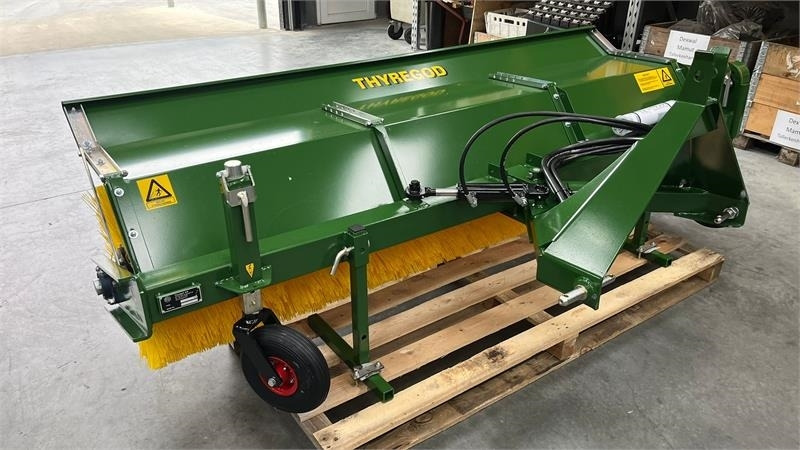 Thyregod TK 2800 med nylon børster og hydraulisk sving. bre - Barredora cucharón: foto 1 Thyregod TK 2800 med nylon børster og hydraulisk sving. bre - Barredora cucharón: foto 1