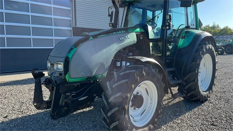 Valtra T130 med 3.5ton frontlift - Tractor: foto 3 Valtra T130 med 3.5ton frontlift - Tractor: foto 3