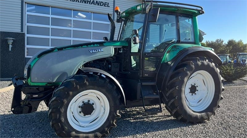 Valtra T130 med 3.5ton frontlift - Tractor: foto 2 Valtra T130 med 3.5ton frontlift - Tractor: foto 2