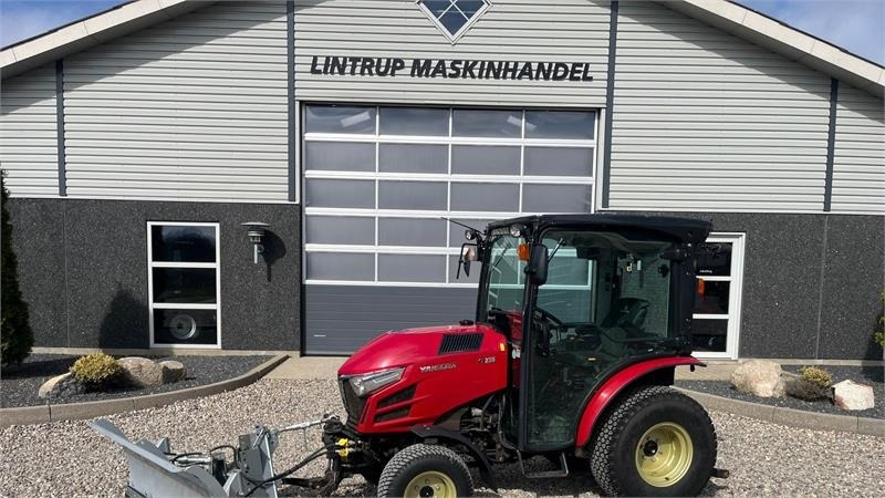Yanmar YT 235H 4WD Snow Edition med sneplov og spreder - Tractor municipal: foto 1 Yanmar YT 235H 4WD Snow Edition med sneplov og spreder - Tractor municipal: foto 1