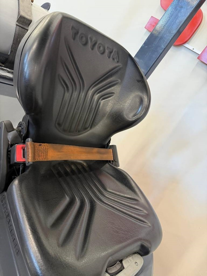 Toyota 11051 - 8FBE15T  - Carretilla elevadora eléctrica: foto 5 Toyota 11051 - 8FBE15T  - Carretilla elevadora eléctrica: foto 5