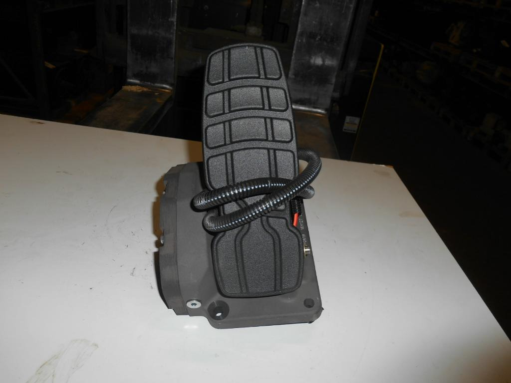 Caterpillar 426-0619 - - Pedal para Maquinaria de construcción: foto 2 Caterpillar 426-0619 - - Pedal para Maquinaria de construcción: foto 2