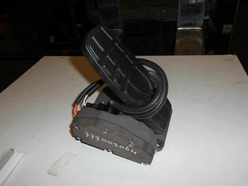 Caterpillar 426-0619 - - Pedal para Maquinaria de construcción: foto 1 Caterpillar 426-0619 - - Pedal para Maquinaria de construcción: foto 1