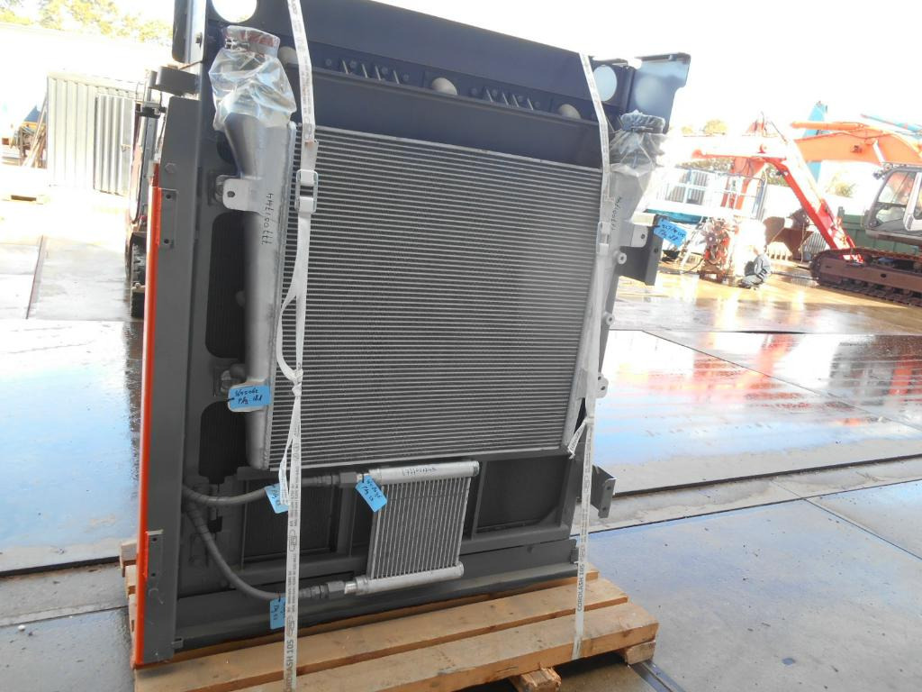 Hitachi 4682424 - Radiador para Maquinaria de construcción: foto 2 Hitachi 4682424 - Radiador para Maquinaria de construcción: foto 2