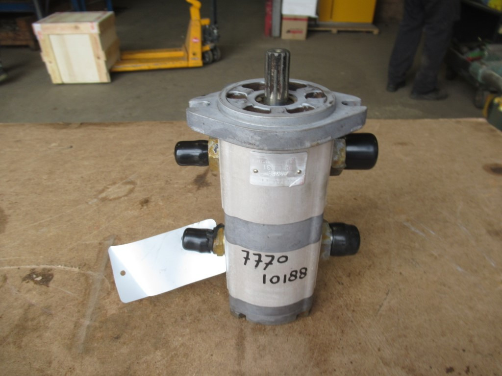 Hitachi 9218031 - - Bomba de dirección para Maquinaria de construcción: foto 1 Hitachi 9218031 - - Bomba de dirección para Maquinaria de construcción: foto 1