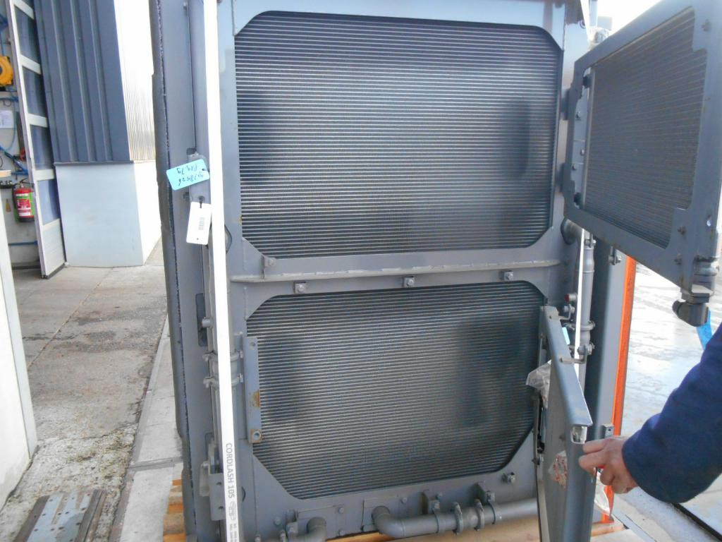 Hitachi 9278526 - Radiador para Maquinaria de construcción: foto 3 Hitachi 9278526 - Radiador para Maquinaria de construcción: foto 3