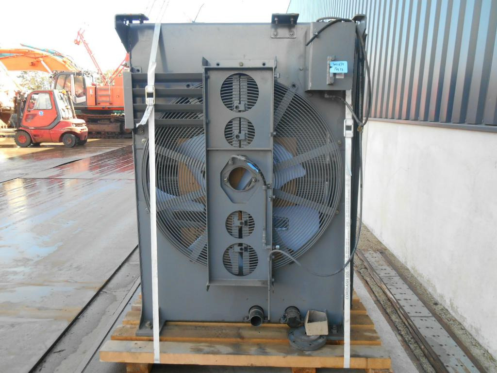 Hitachi 9278526 - Radiador para Maquinaria de construcción: foto 4 Hitachi 9278526 - Radiador para Maquinaria de construcción: foto 4