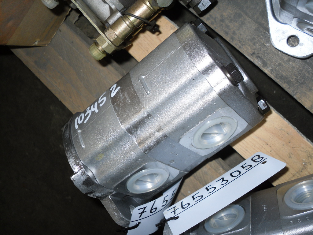 New Holland 157582028 - Bomba de dirección para Maquinaria de construcción: foto 1 New Holland 157582028 - Bomba de dirección para Maquinaria de construcción: foto 1