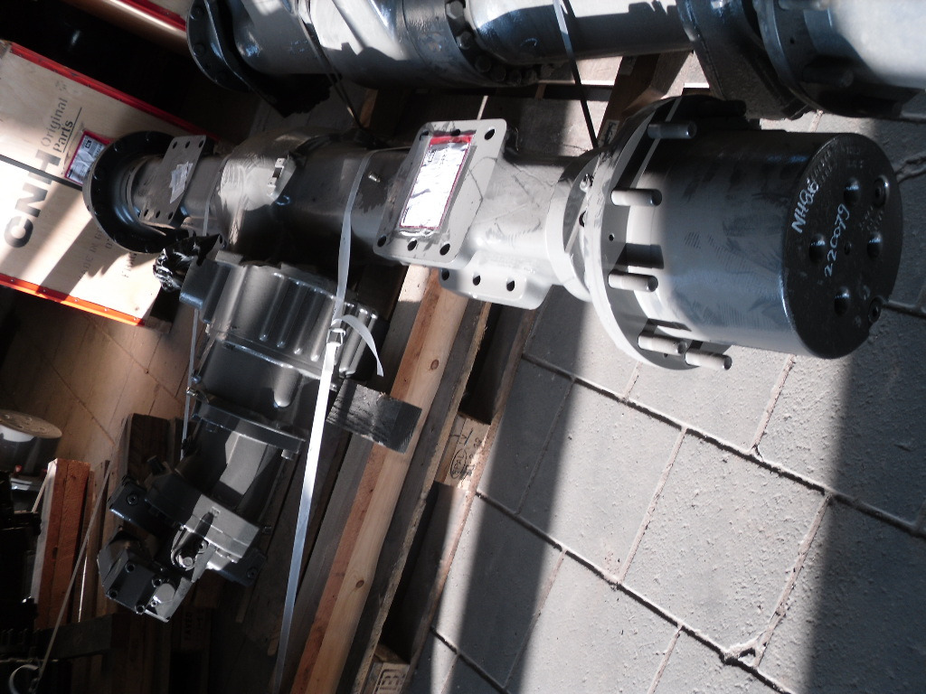 New Holland 2810833 - Eje posterior para Maquinaria de construcción: foto 1 New Holland 2810833 - Eje posterior para Maquinaria de construcción: foto 1