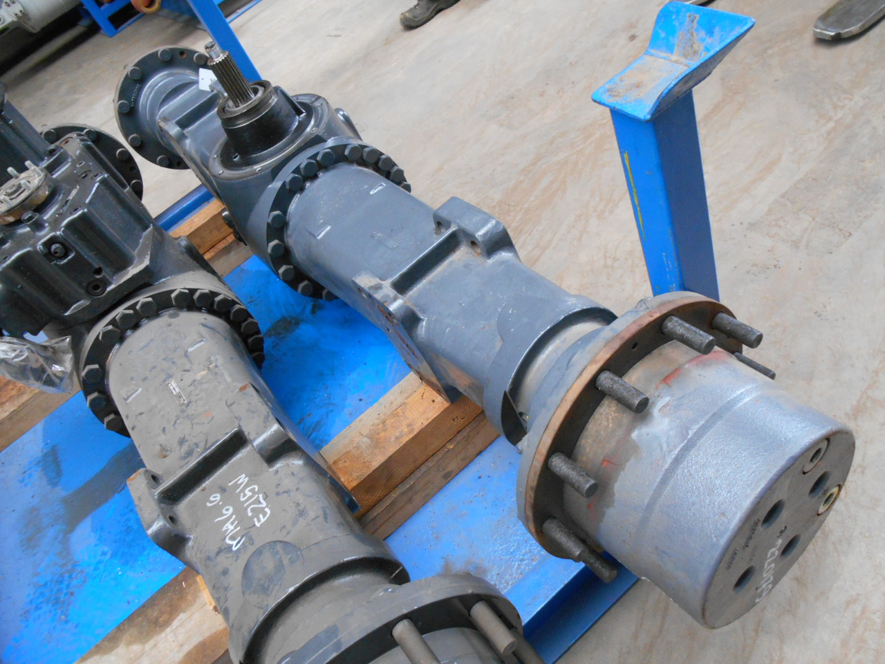 New Holland 2814103 - Eje posterior para Maquinaria de construcción: foto 1 New Holland 2814103 - Eje posterior para Maquinaria de construcción: foto 1