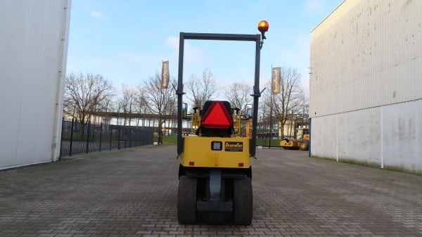 Sakai TS 160 - Rodillo de neumáticos: foto 3 Sakai TS 160 - Rodillo de neumáticos: foto 3