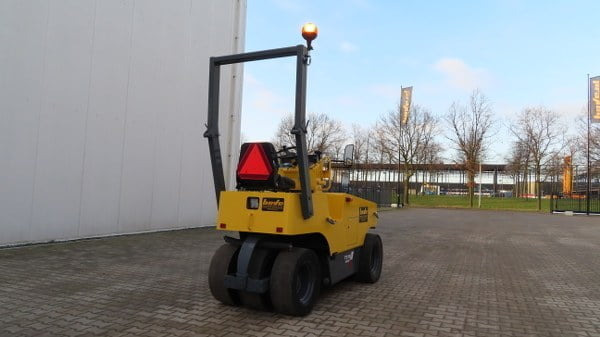 Sakai TS 160 - Rodillo de neumáticos: foto 2 Sakai TS 160 - Rodillo de neumáticos: foto 2