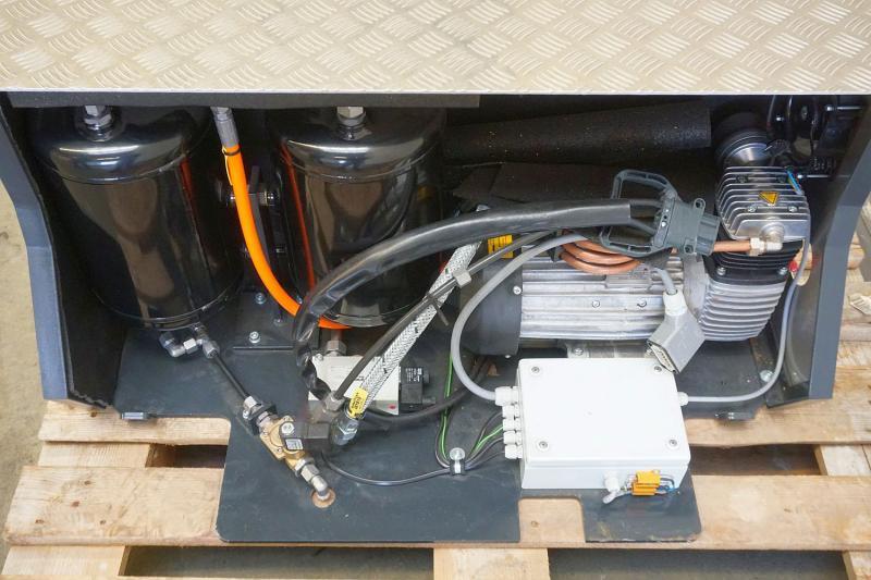 LINDE Kompressor für Druckluftbremsanlage Linde P 80 - Compresor para Remolcadora: foto 2 LINDE Kompressor für Druckluftbremsanlage Linde P 80 - Compresor para Remolcadora: foto 2