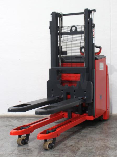 Linde D 10 1163 - Apilador: foto 2 Linde D 10 1163 - Apilador: foto 2