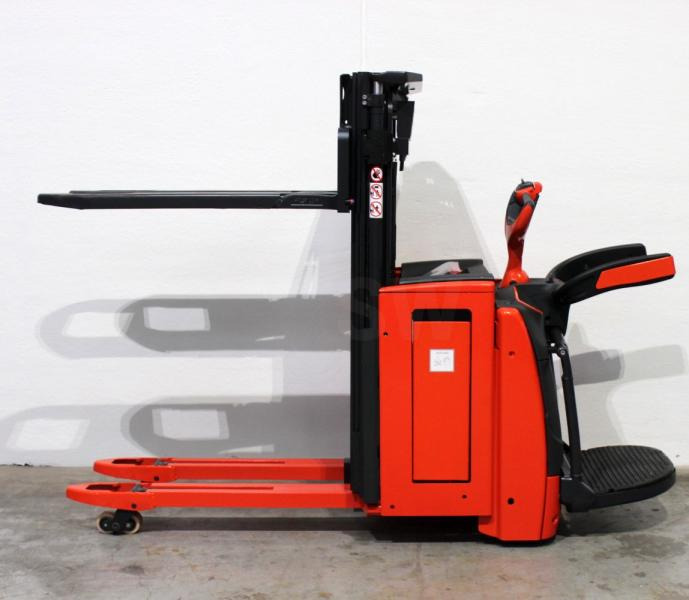Linde D 12 AP 1173-01 - Apilador: foto 5 Linde D 12 AP 1173-01 - Apilador: foto 5