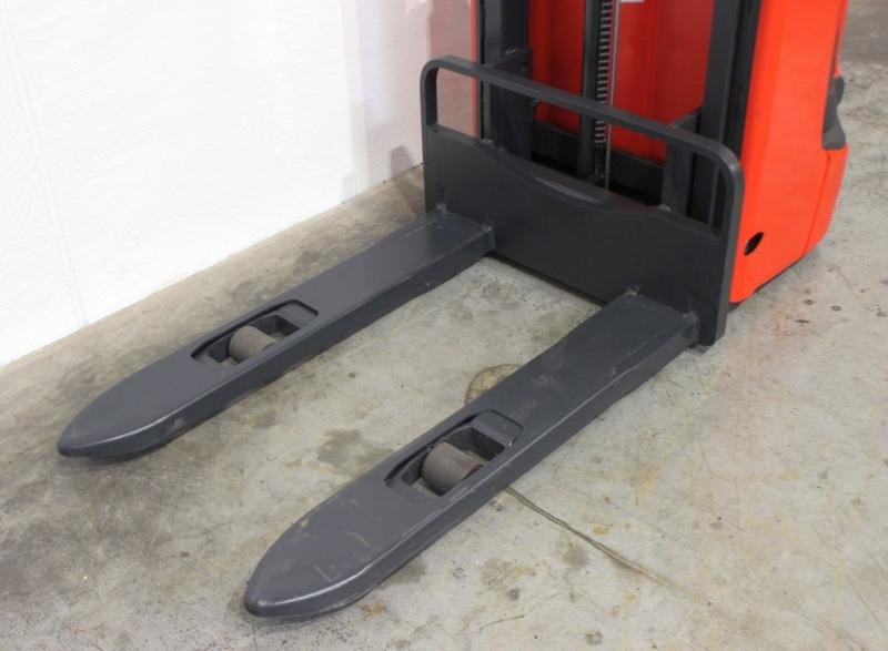 Linde L 12 1172 - Apilador: foto 5 Linde L 12 1172 - Apilador: foto 5
