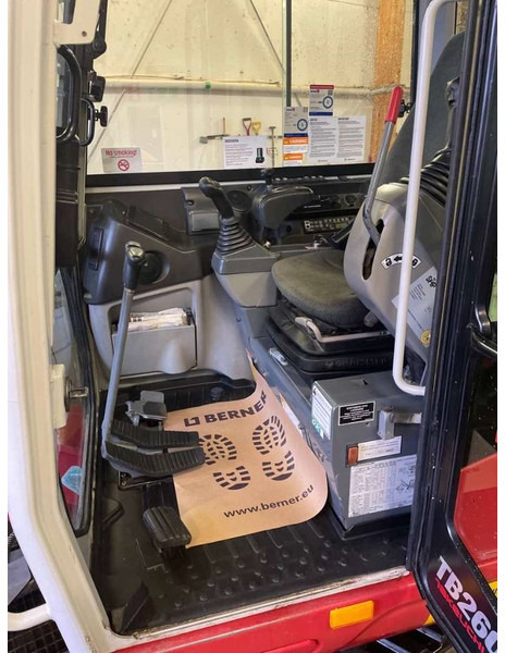 Takeuchi TB 240 - Miniexcavadora: foto 5 Takeuchi TB 240 - Miniexcavadora: foto 5