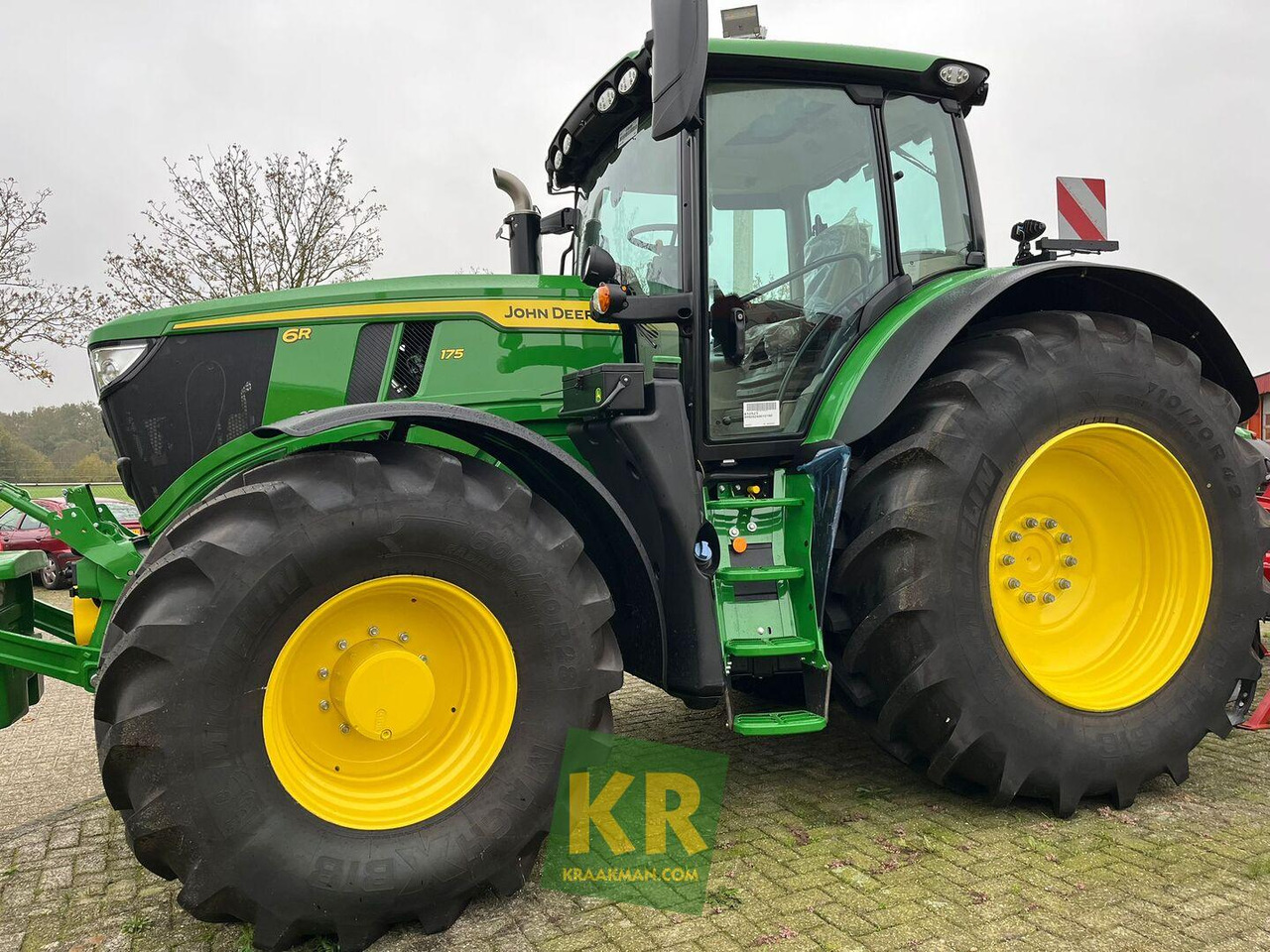 John Deere 6R 175 - Tractor: foto 1 John Deere 6R 175 - Tractor: foto 1