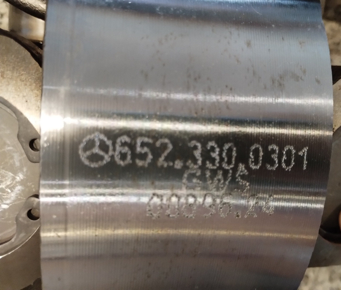 MERCEDES-BENZ PÓŁOŚ NAPĘDOWA DRIVE SHAFT 1824 1827 SK AL3 4x4 6523300301 - Eje y piezas: foto 2 MERCEDES-BENZ PÓŁOŚ NAPĘDOWA DRIVE SHAFT 1824 1827 SK AL3 4x4 6523300301 - Eje y piezas: foto 2