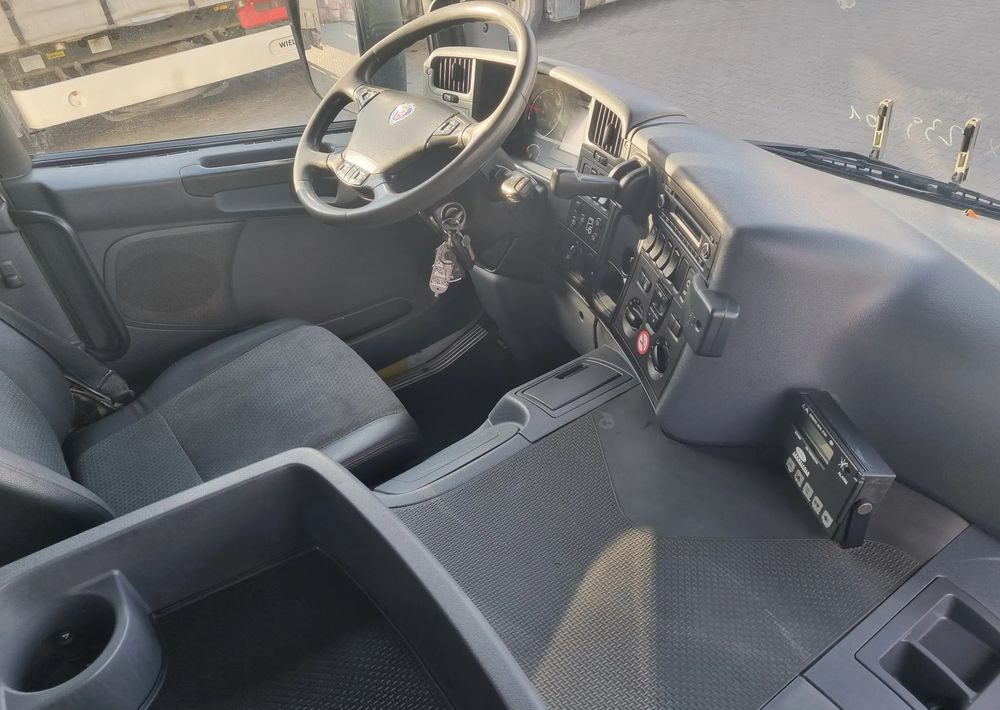 Camión frigorífico Scania P400: foto 6