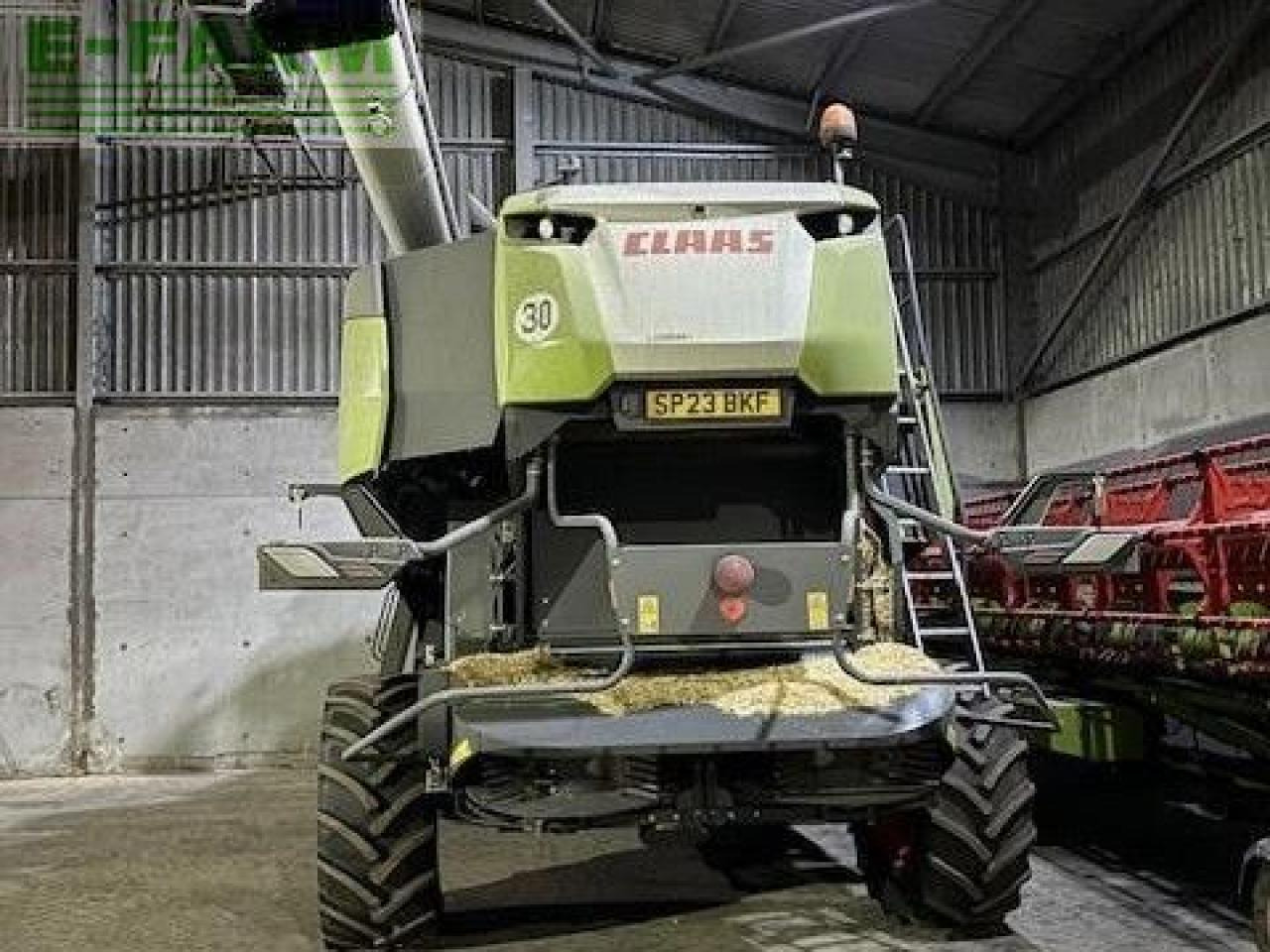 CLAAS TRION 750 - Cosechadora de granos: foto 2 CLAAS TRION 750 - Cosechadora de granos: foto 2
