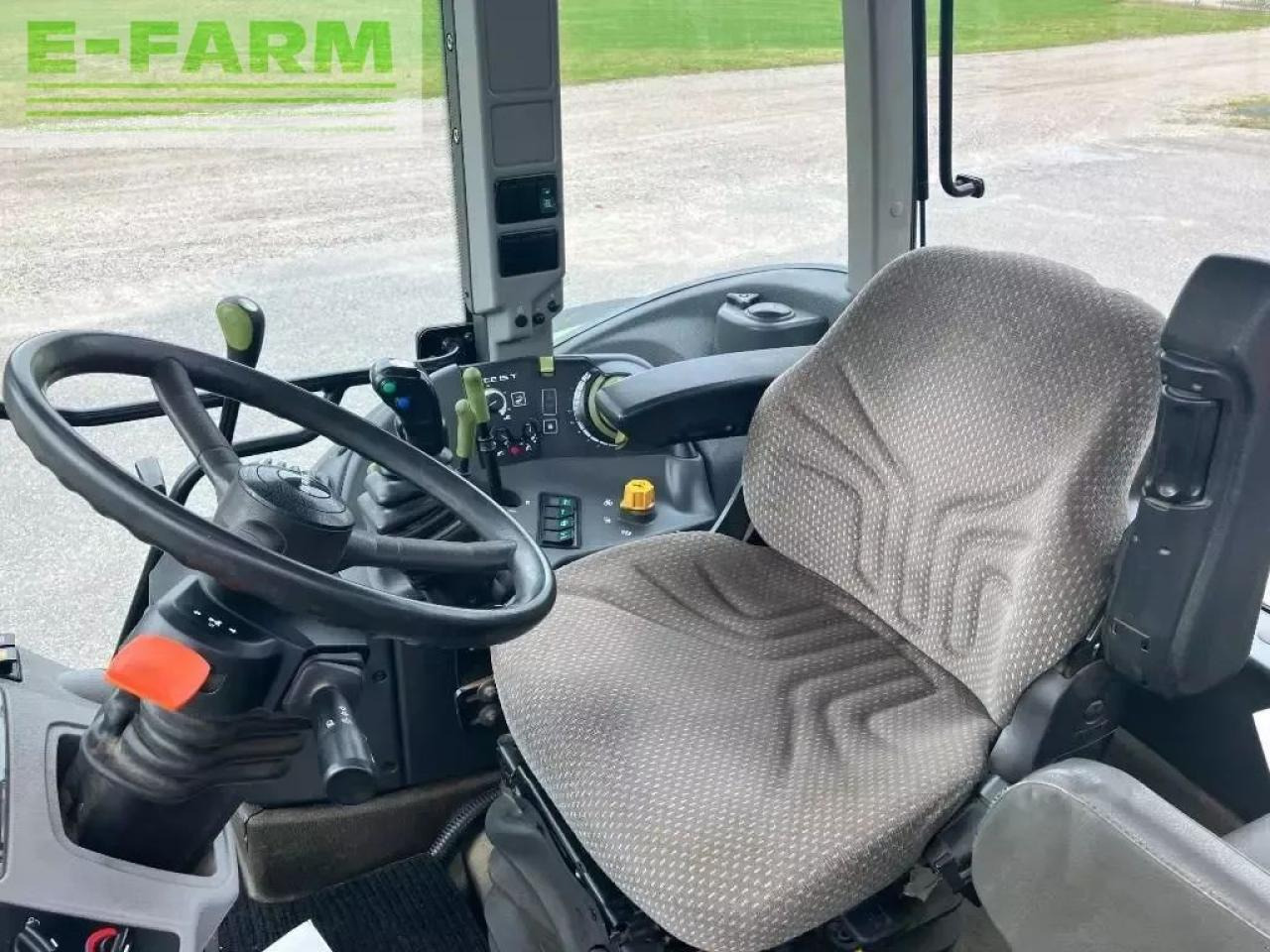 CLAAS arion 630 c C - Tractor: foto 4 CLAAS arion 630 c C - Tractor: foto 4