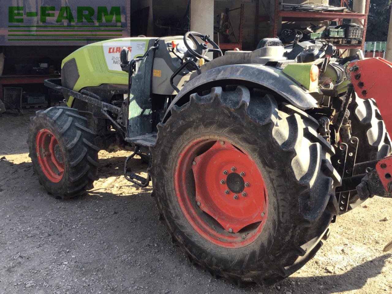 CLAAS nexos 240 f arceau F - Tractor: foto 3 CLAAS nexos 240 f arceau F - Tractor: foto 3