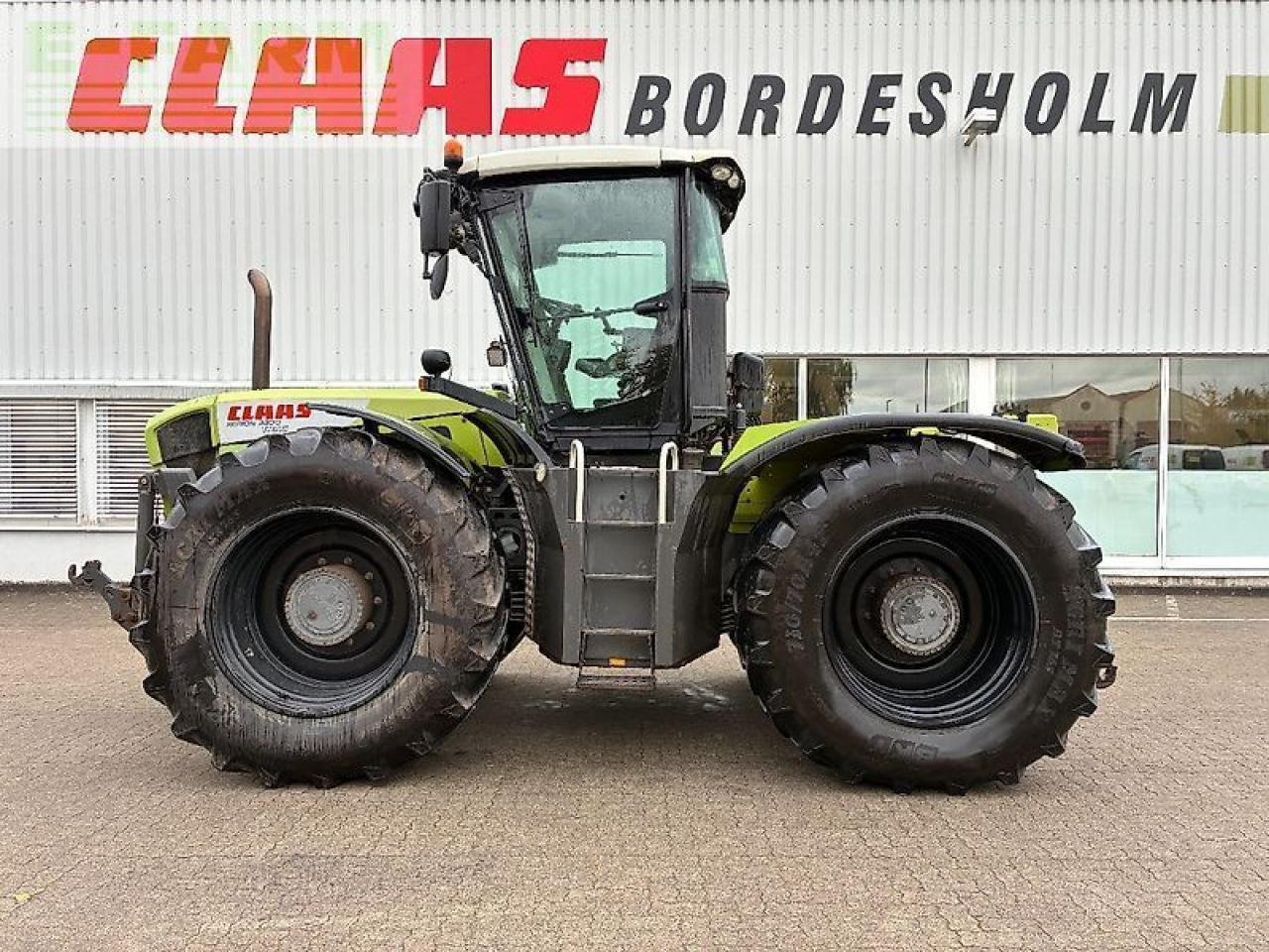 CLAAS xerion 3300 trac TRAC - Tractor: foto 1 CLAAS xerion 3300 trac TRAC - Tractor: foto 1