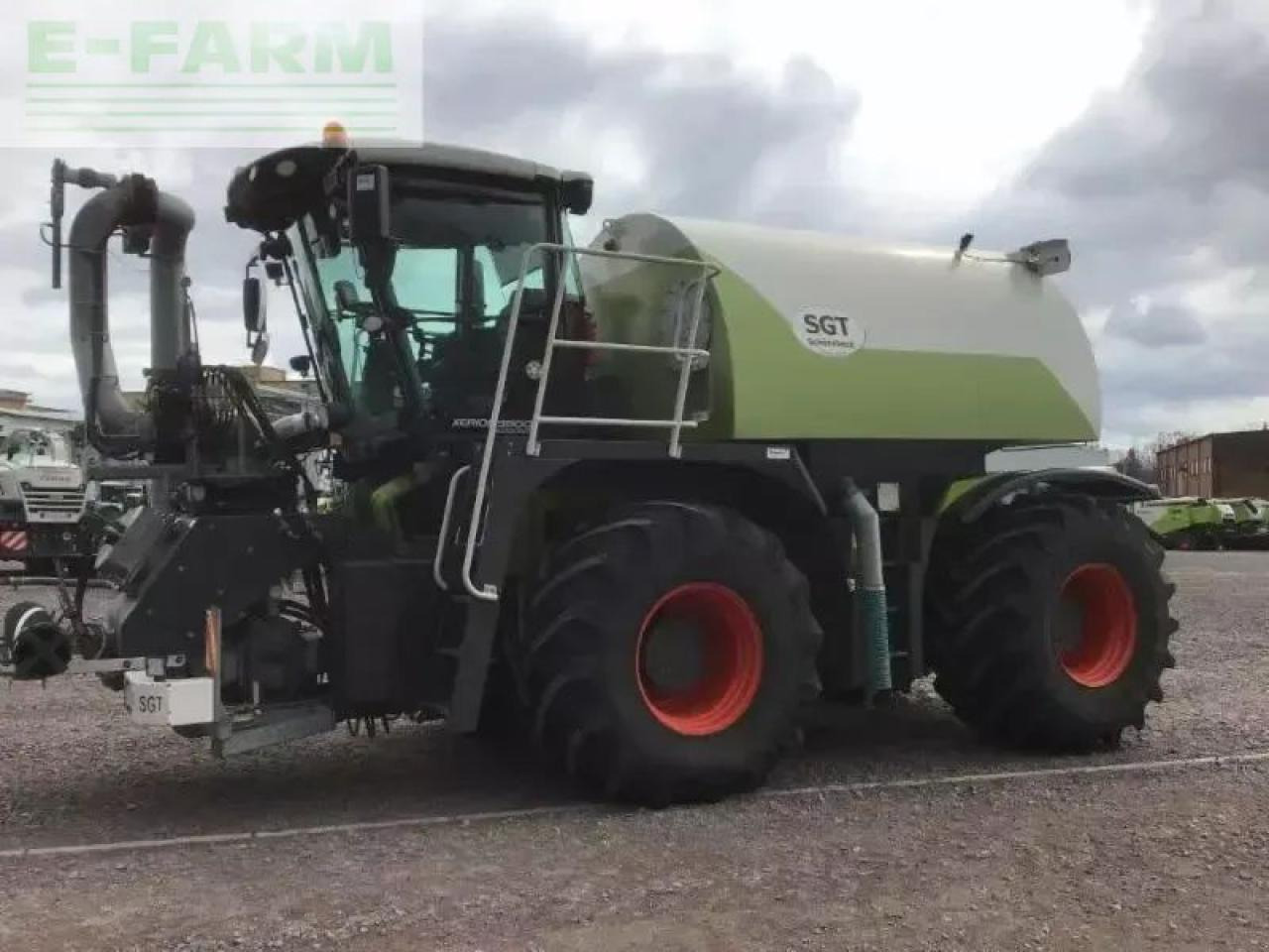 CLAAS xerion 3800 saddle trac SADDLE TRAC - Tractor: foto 1 CLAAS xerion 3800 saddle trac SADDLE TRAC - Tractor: foto 1