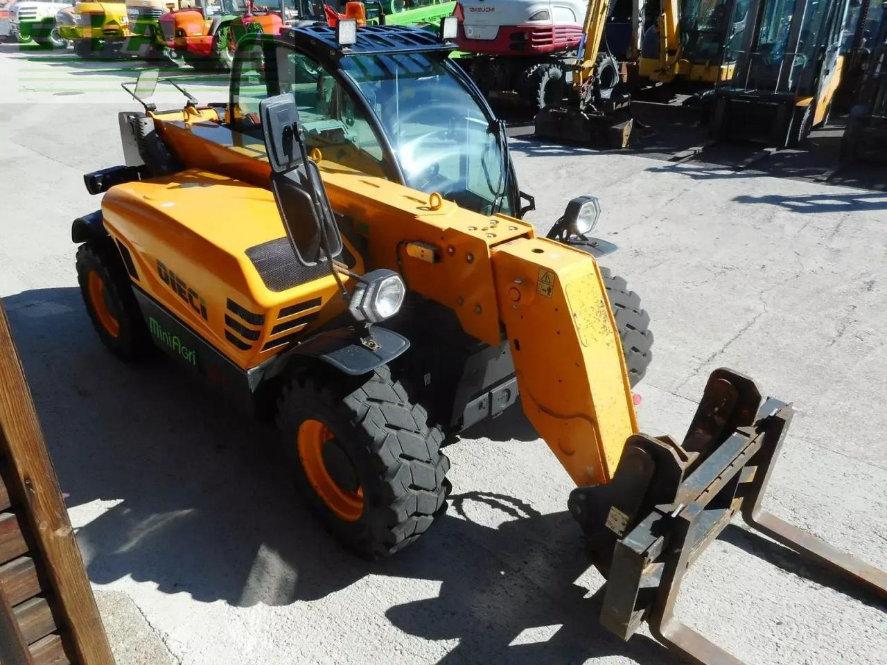 Dieci 26.6 mini agri ( 2,6t + 5,7m ) - Manipulador telescópico: foto 5 Dieci 26.6 mini agri ( 2,6t + 5,7m ) - Manipulador telescópico: foto 5
