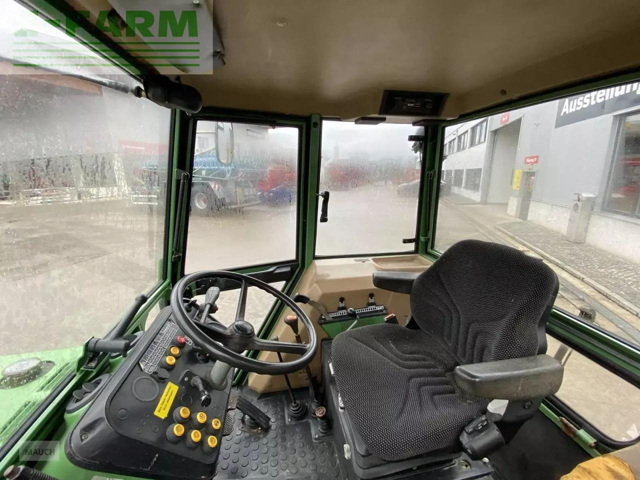 Tractor Fendt farmer 305 ls 40 km/h: foto 9 Tractor Fendt farmer 305 ls 40 km/h: foto 9