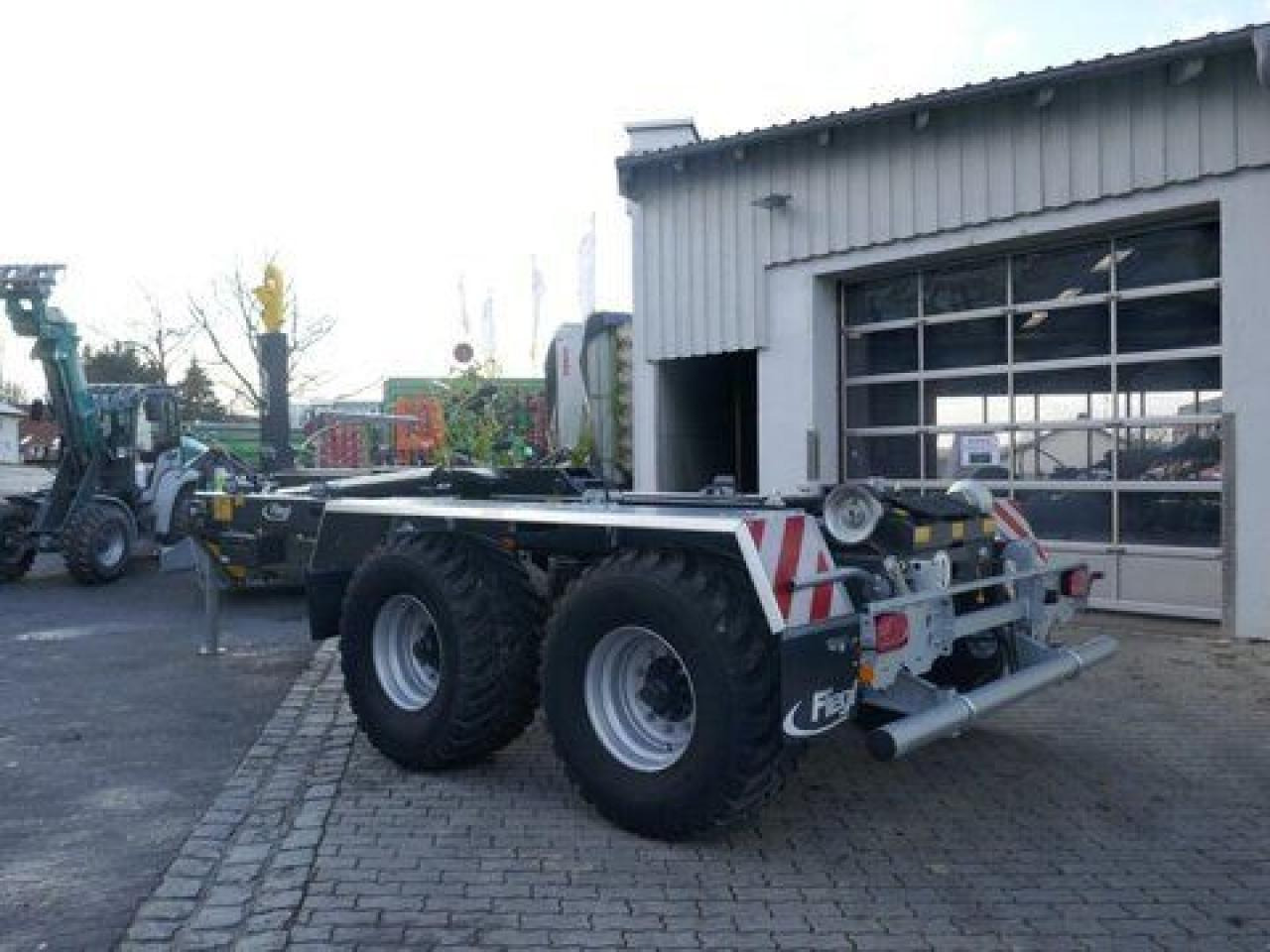 Fliegl hkl 22 - tandem abrollkipper - abgelagert! - Remolque multilift/ Portacontenedores de cadenas: foto 5 Fliegl hkl 22 - tandem abrollkipper - abgelagert! - Remolque multilift/ Portacontenedores de cadenas: foto 5