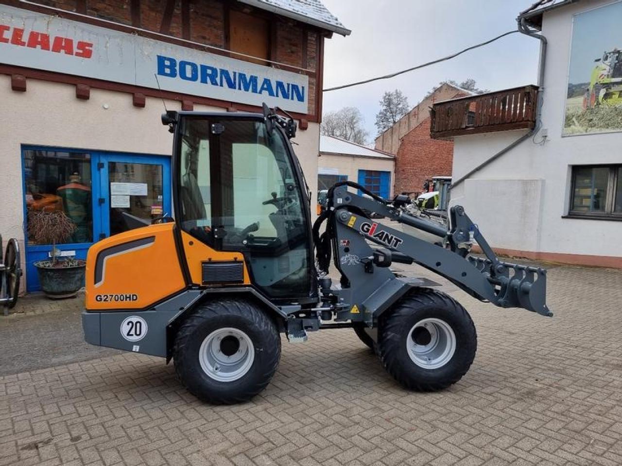 Giant g 2700 hd mit kabine und euro aufnamhe - Cargadora de ruedas: foto 2 Giant g 2700 hd mit kabine und euro aufnamhe - Cargadora de ruedas: foto 2