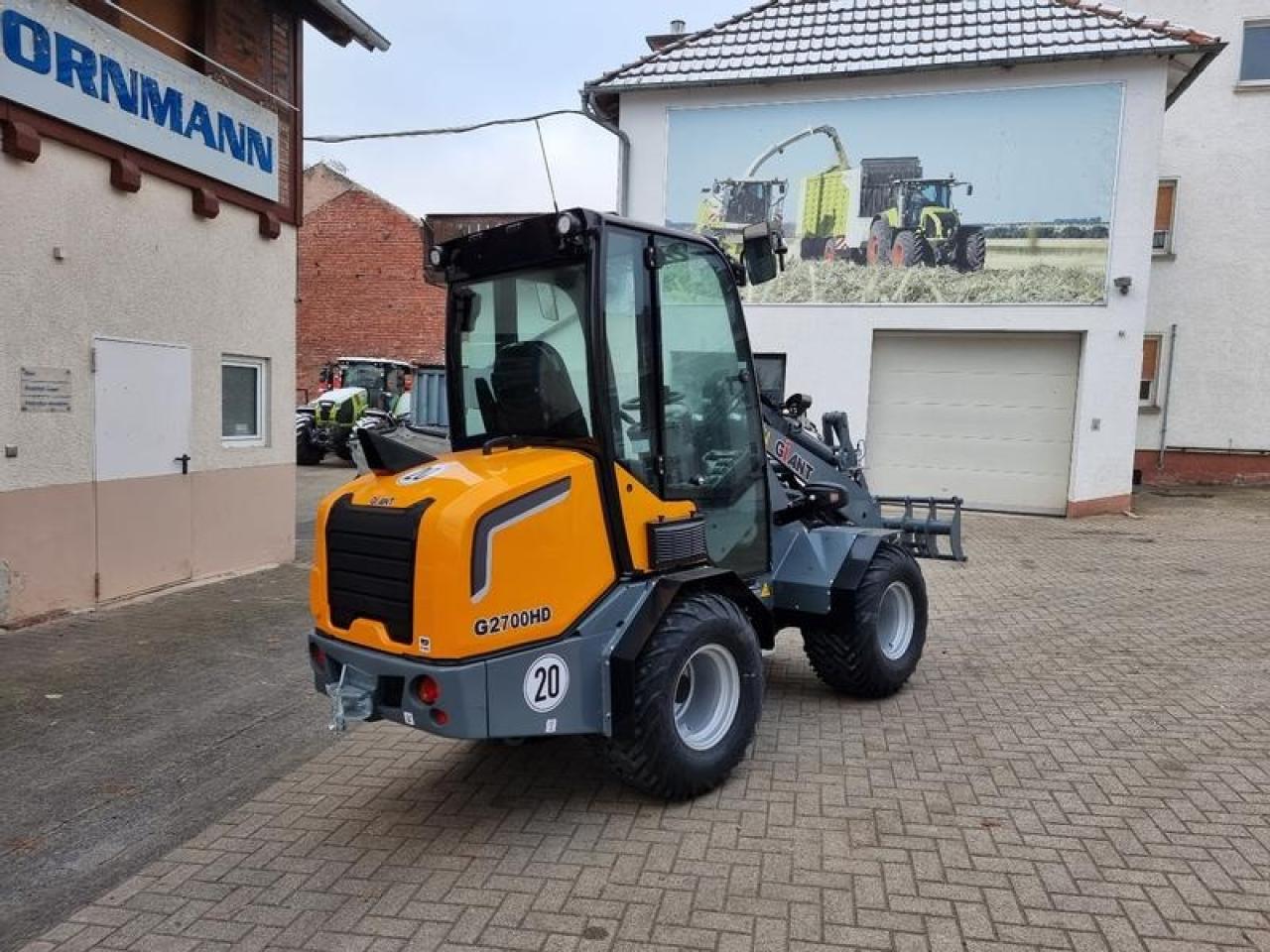 Giant g 2700 hd mit kabine und euro aufnamhe - Cargadora de ruedas: foto 3 Giant g 2700 hd mit kabine und euro aufnamhe - Cargadora de ruedas: foto 3