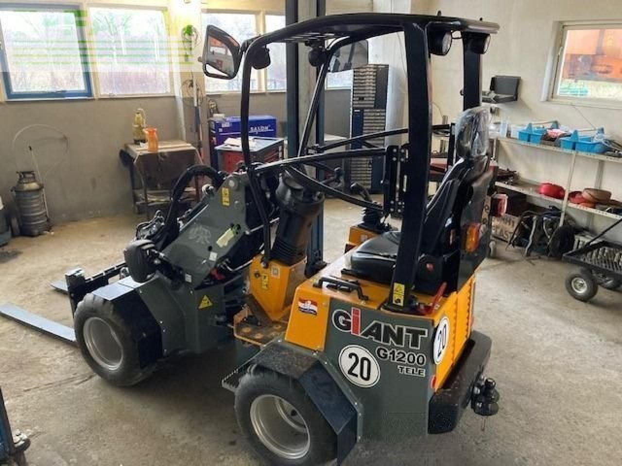 Giant g1200 tele -teleskopradlader - Miniexcavadora: foto 1 Giant g1200 tele -teleskopradlader - Miniexcavadora: foto 1