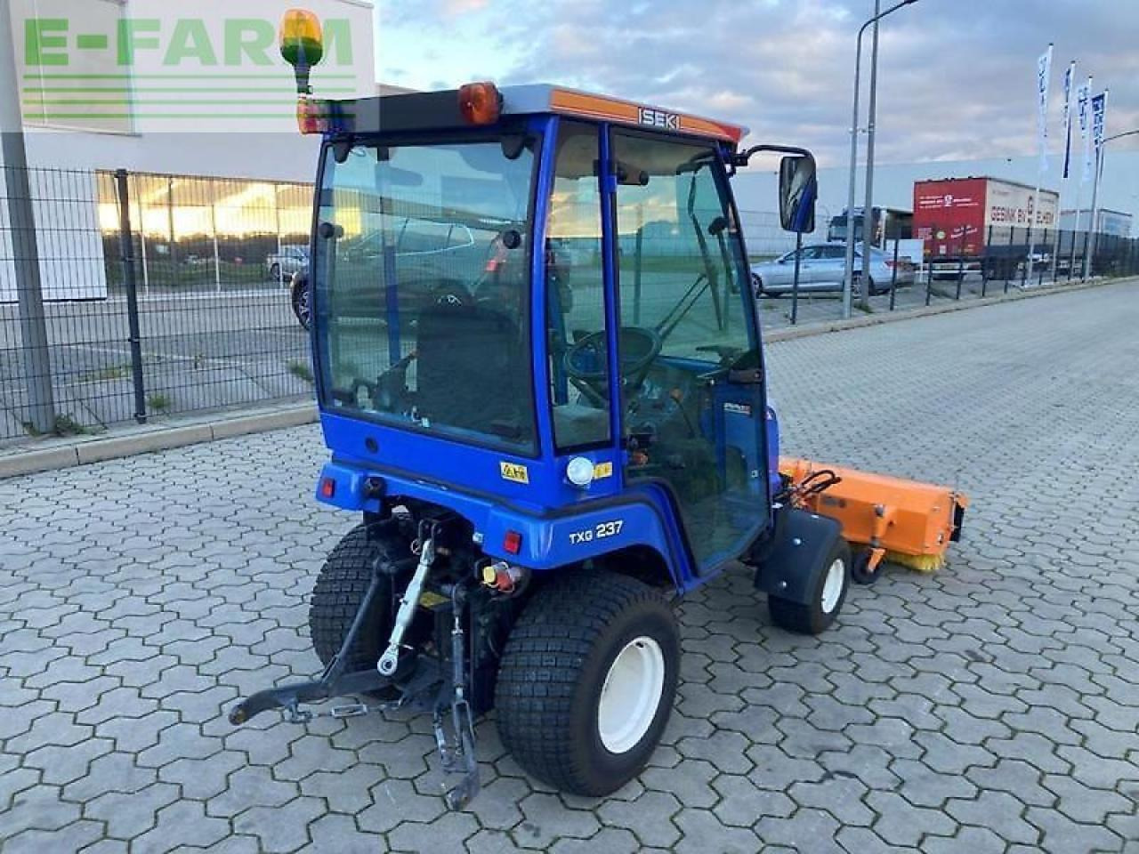Iseki tgx 237 kehrmaschine, sichermäher - Tractor: foto 5 Iseki tgx 237 kehrmaschine, sichermäher - Tractor: foto 5