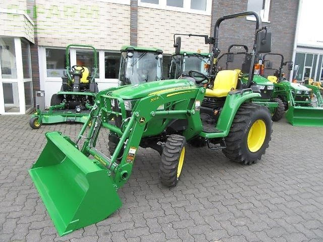 John Deere 3038e 300e - Tractor: foto 1 John Deere 3038e 300e - Tractor: foto 1
