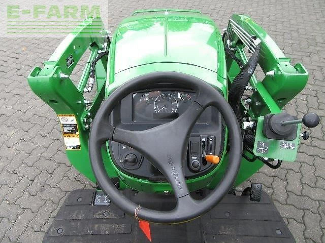 John Deere 3038e 300e - Tractor: foto 4 John Deere 3038e 300e - Tractor: foto 4