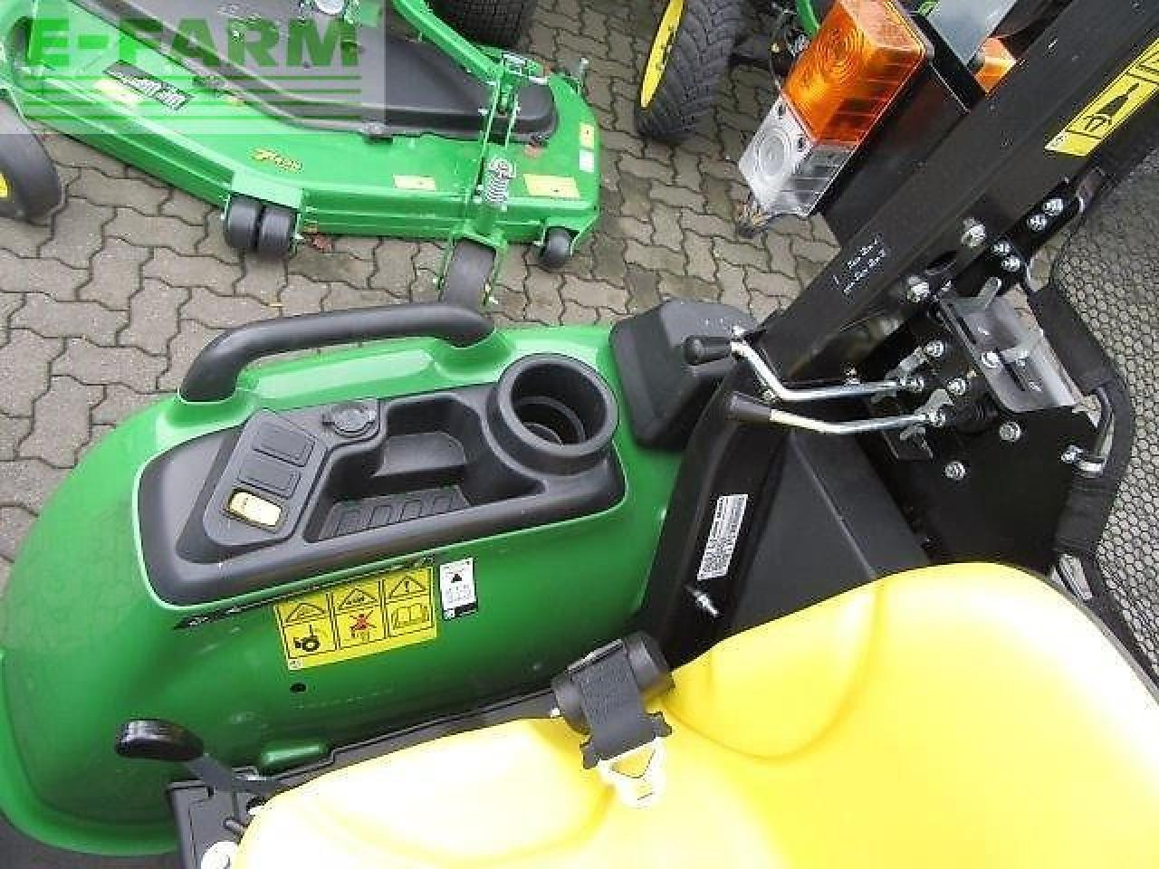John Deere 3038e 300e - Tractor: foto 3 John Deere 3038e 300e - Tractor: foto 3