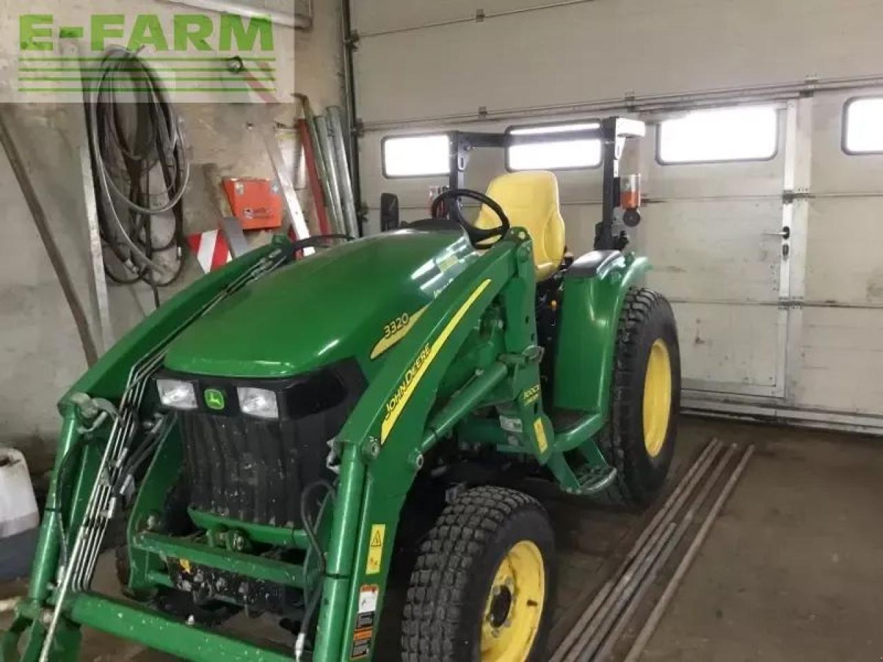 John Deere 3320 my11 - Tractor: foto 2 John Deere 3320 my11 - Tractor: foto 2