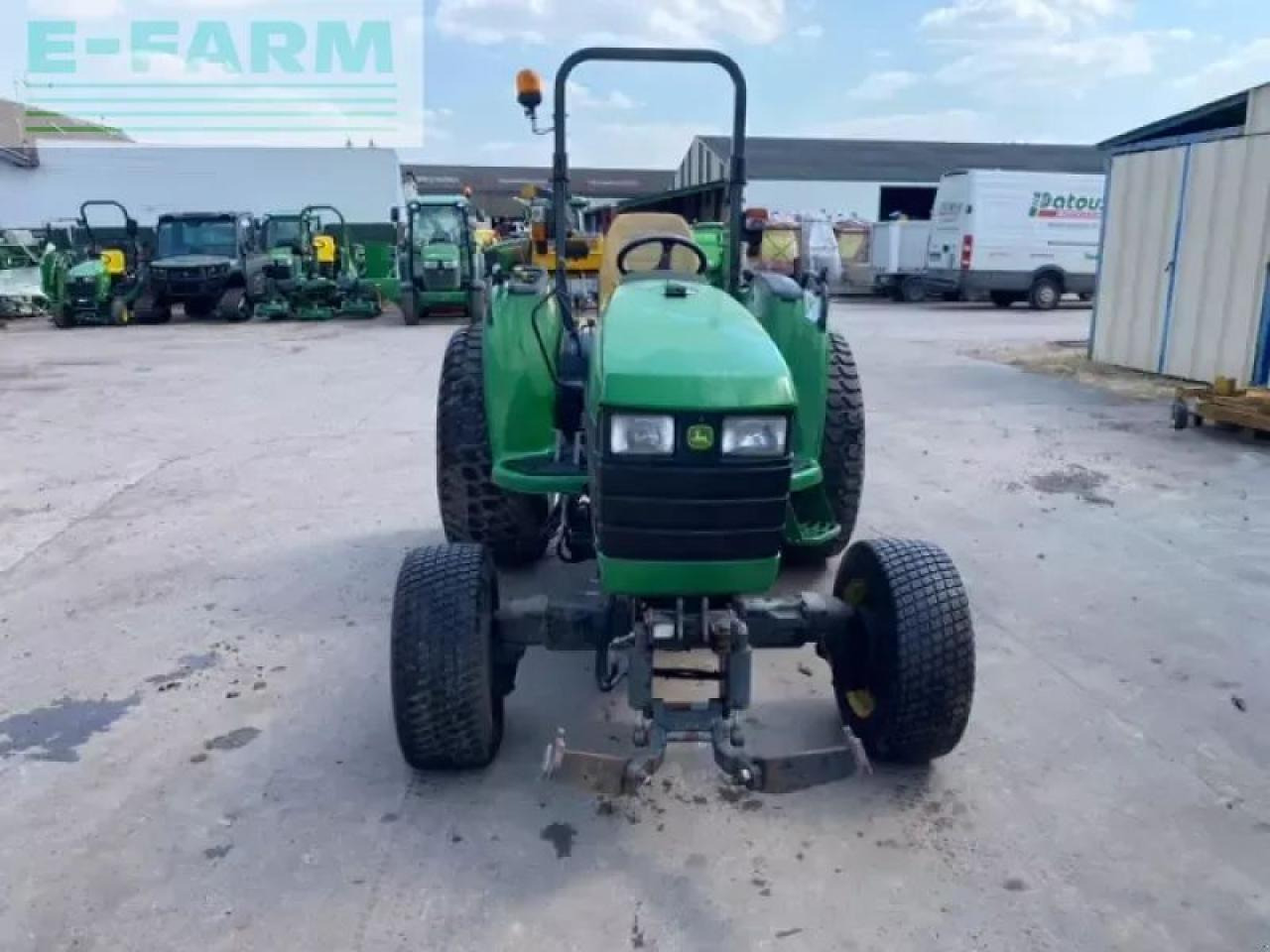 John Deere 4710 - Tractor: foto 2 John Deere 4710 - Tractor: foto 2