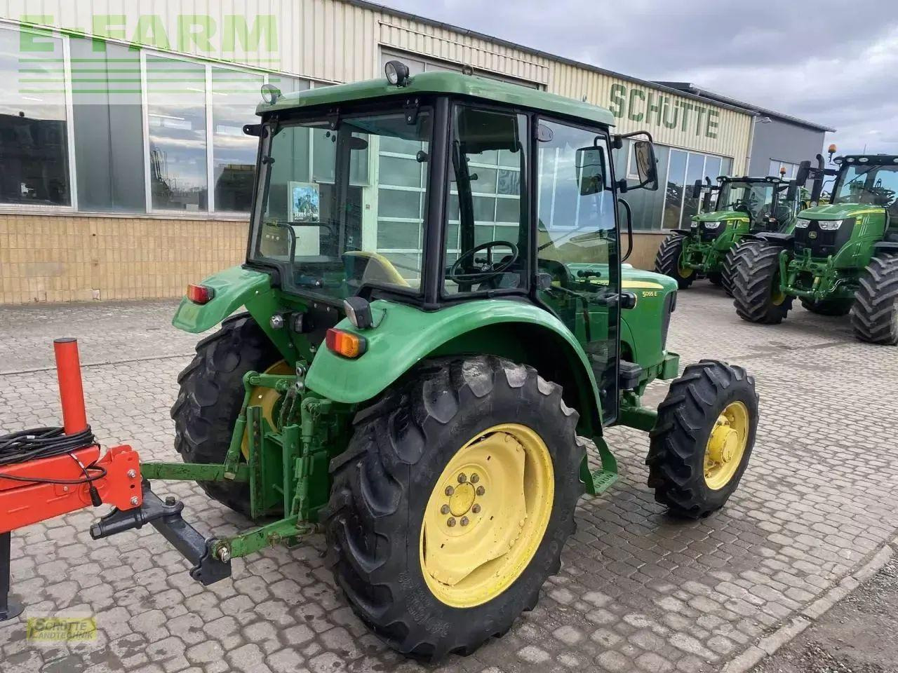 Tractor John Deere 5055e: foto 10 Tractor John Deere 5055e: foto 10