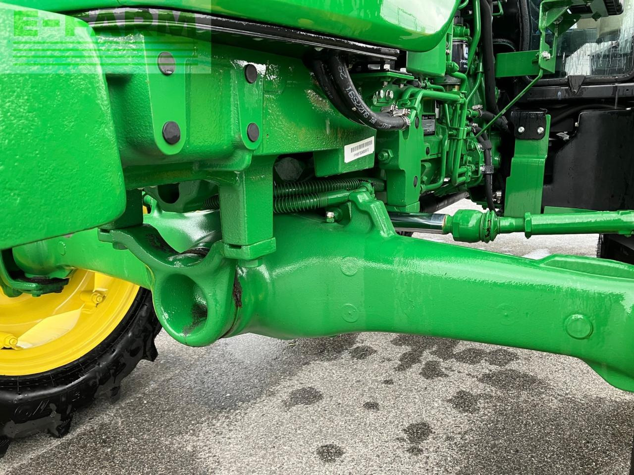 Tractor John Deere 5067E: foto 10