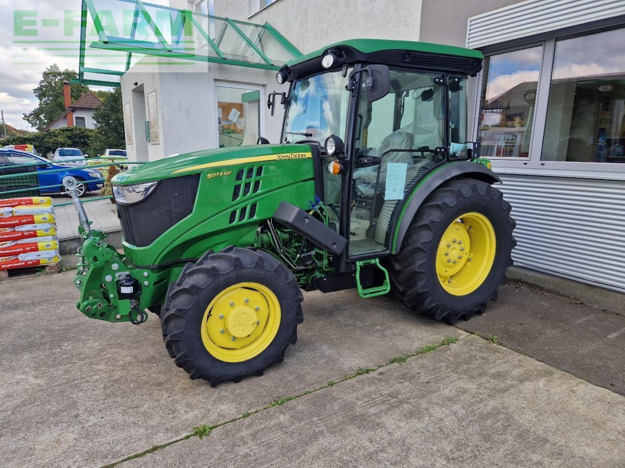 John Deere 5075 GF - Tractor: foto 1 John Deere 5075 GF - Tractor: foto 1