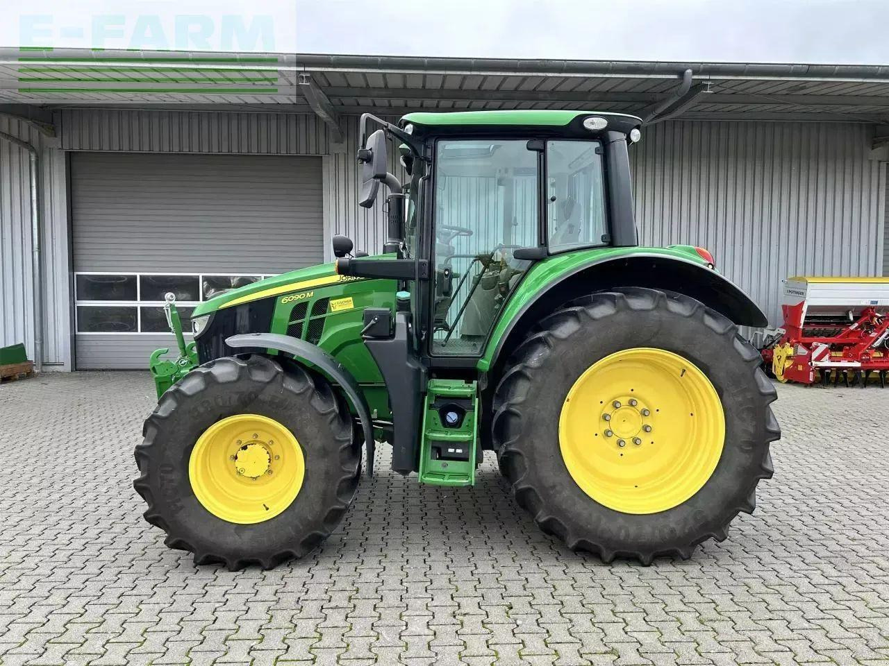 John Deere 6090m - Tractor: foto 2 John Deere 6090m - Tractor: foto 2