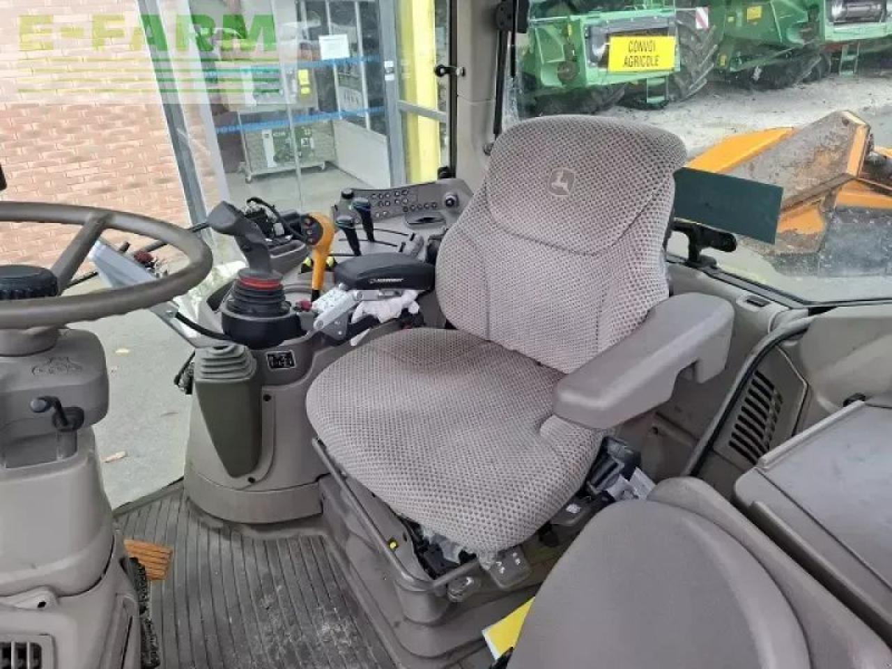 John Deere 6100m - Tractor: foto 5 John Deere 6100m - Tractor: foto 5