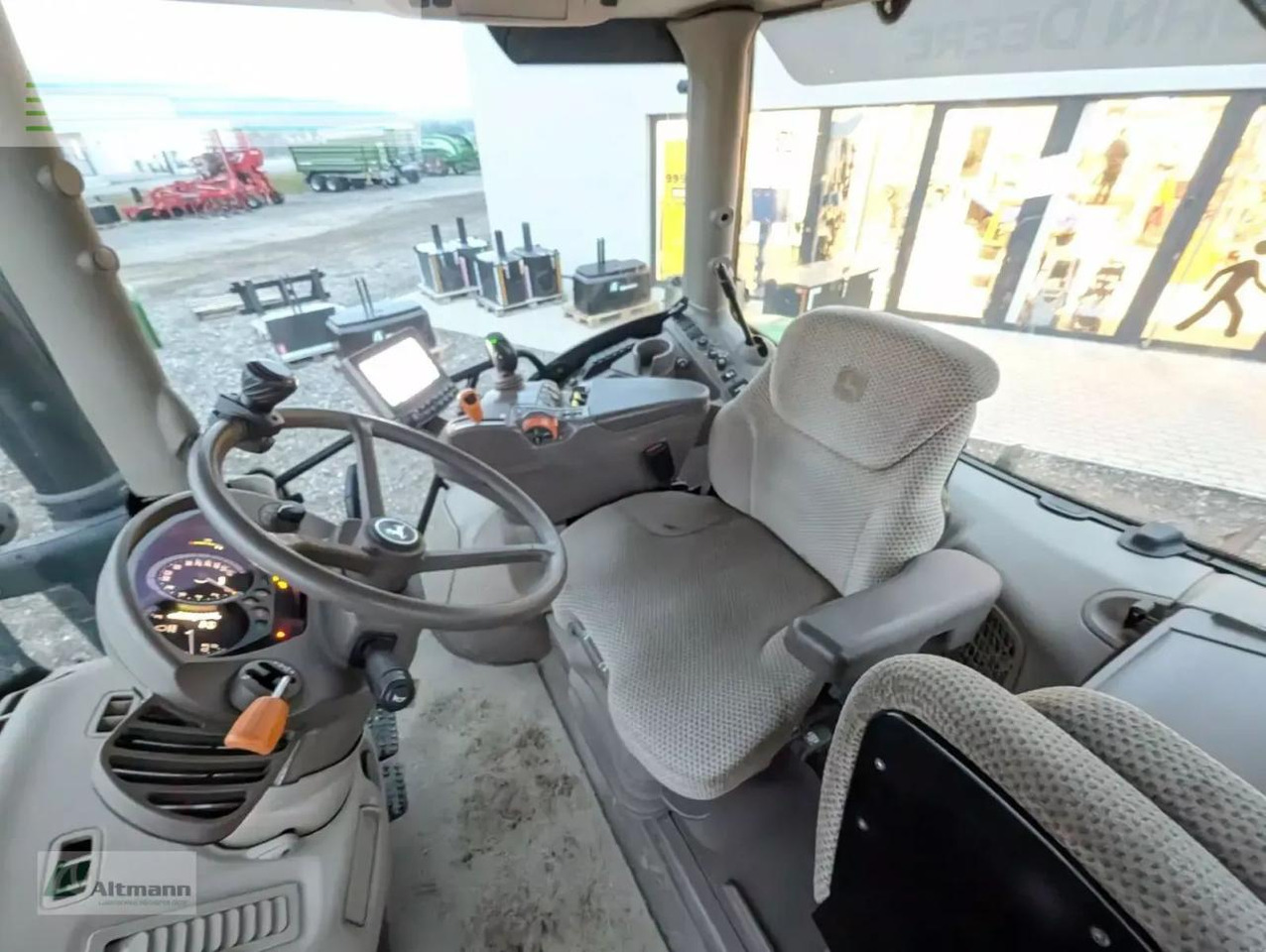 John Deere 6130r - Tractor: foto 5 John Deere 6130r - Tractor: foto 5